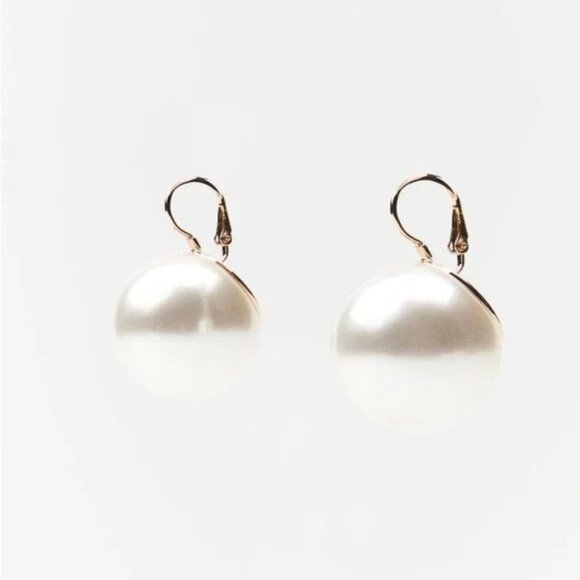 Zara large pearl earrings NWT ✨✨✨🔥 Elegant and classy - Picture 4 of 8